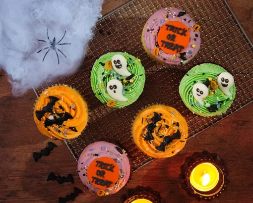 Trick or Treat Halloween Cupcakes