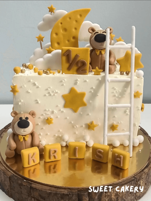 6 months birthday cake with cute beers