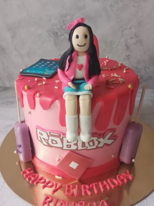 Roblox cake with girl character